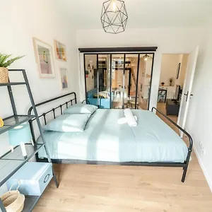 The Tanneurs - Charming 6-person - Steps From Valmy Metro Appartement